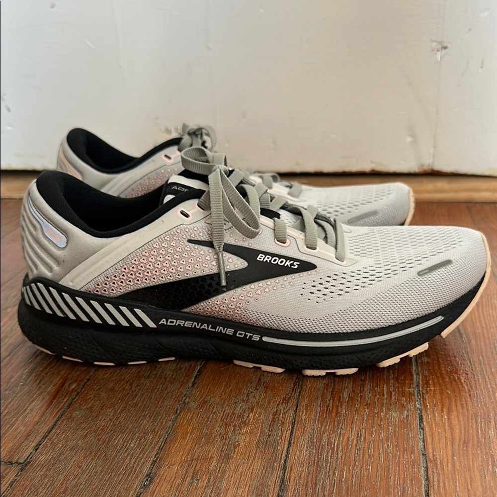 Brooks Women's Adrenaline 22 GTS Running Shoes - Gray and Black
